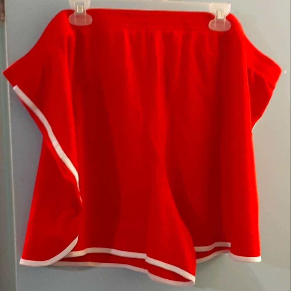 No Boundaries red shorts, size 4x (28/30)